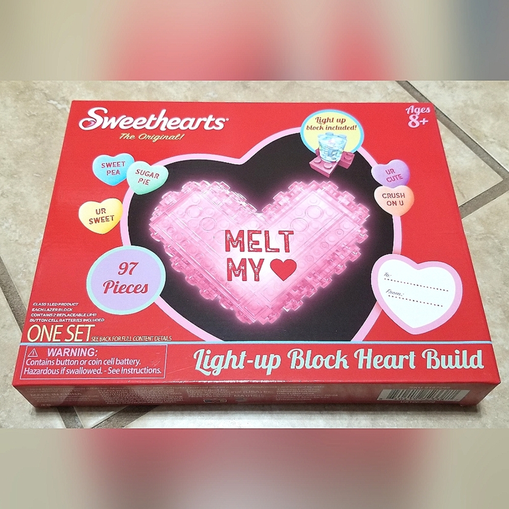 Sweethearts MELT MY ❤ Pink Light Up Block Heart 97pc Build Set